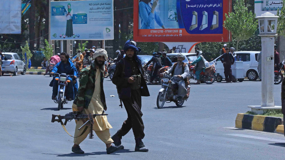Президентът на Афганистан каза, че води консултации за спиране на войната
