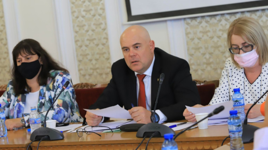 Иван Гешев внесе в парламента информация по преписките и делата за полицейско насилие