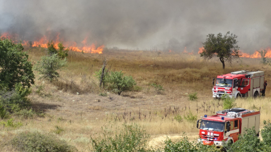 От началото на деня огнеборците в страната са гасили 40 пожара