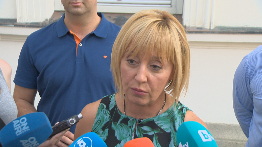 Манолова призова Радев да инициира консултации преди връчването на третия мандат