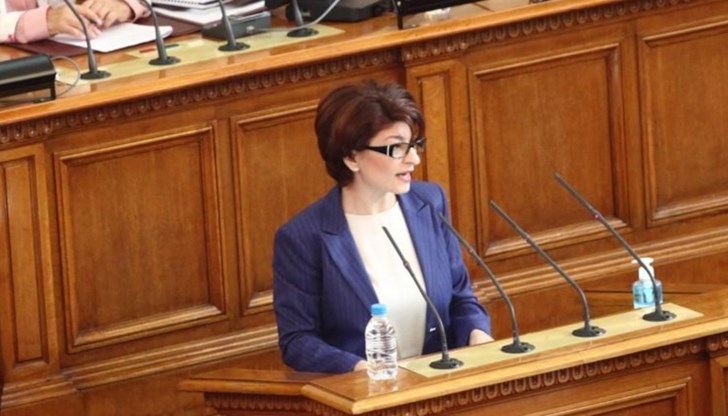 Атанасова: Не е възможно Радев да поставя условия на парламента