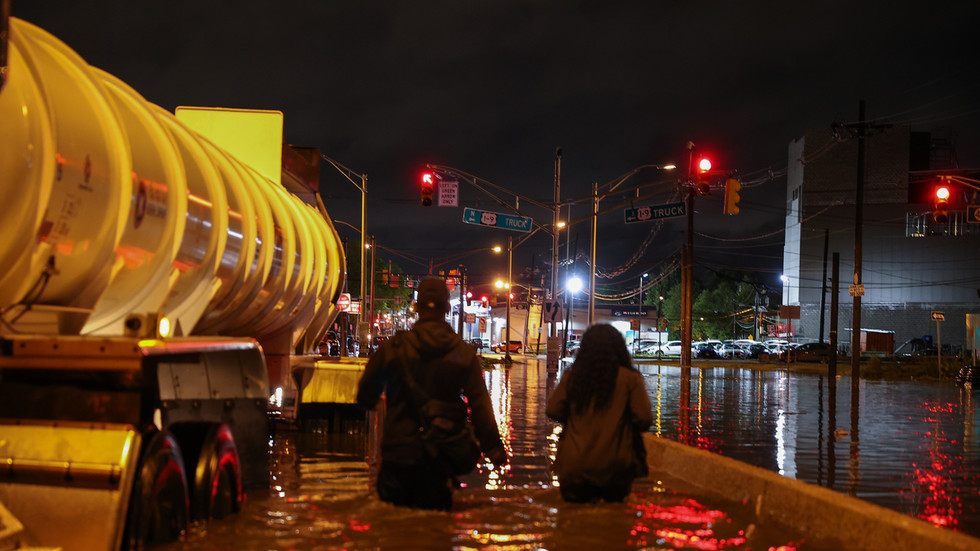 Извънредно положение в Ню Йорк и Ню Джърси заради проливни дъждове и наводнения