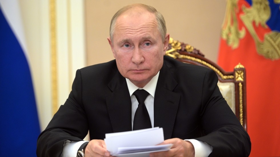 Путин се самоизолира заради случаи на  коронавирус в обкръжението му