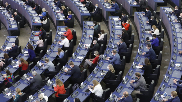 Евродепутатите призовават за нова стратегия за насърчаване на демокрацията в Русия