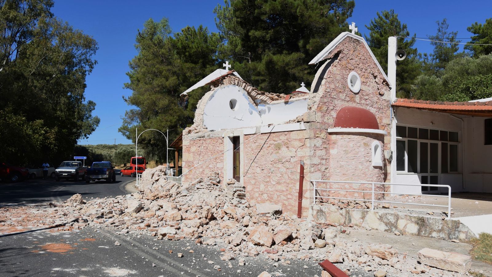 Силни вторични трусове след земетресението с магнитуд 5,8 по Рихтер на остров Крит – снимки, видео