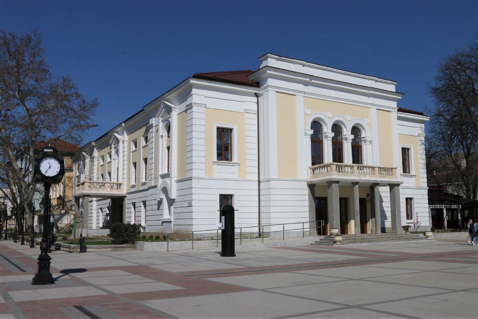 Сградата на Драматичния театър във Видин стана на 130 години – видео