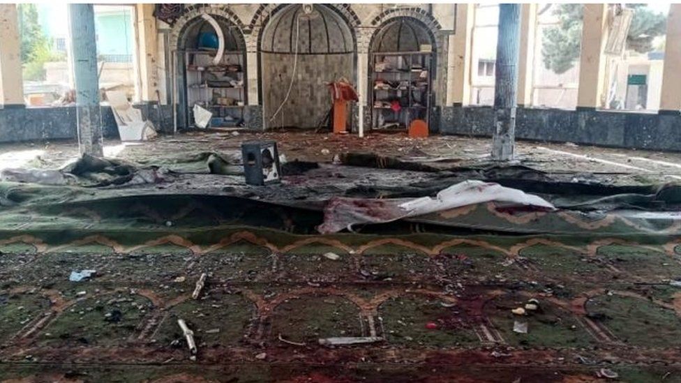 Най-малко 50 души загинаха и 140 бяха ранени при експлозия в шиитска джамия в Кундуз