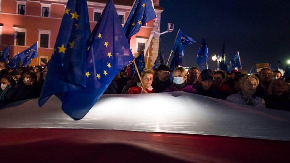 Над 100 000 демонстрираха в Полша в подкрепа на членството на страната в ЕС