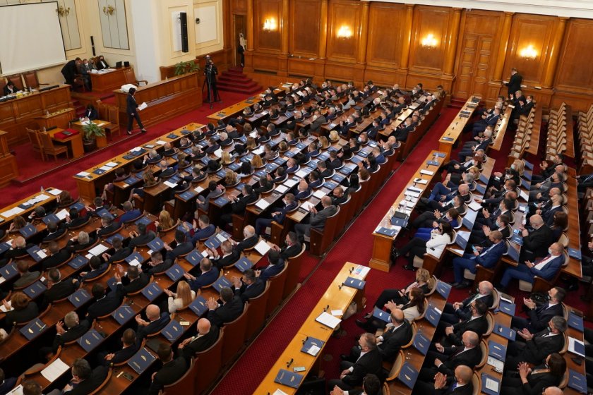 Сова Харис: Следващият парламент ще бъде раздробен с 6 или 7 партии