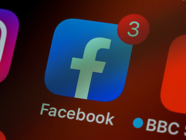 Facebook, Instagram и WhatsApp станаха недостъпни по цял свят