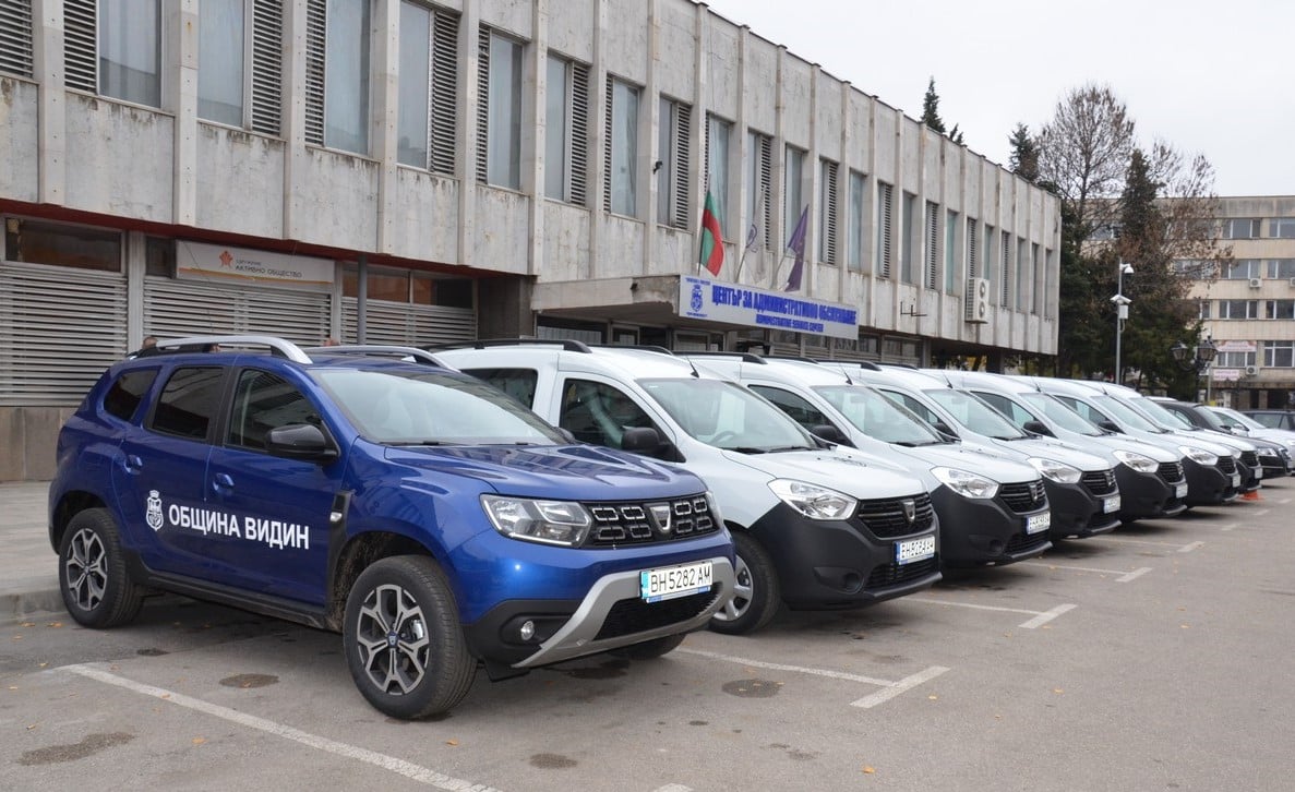 Нови седем автомобила получиха общински социални структури във Видин