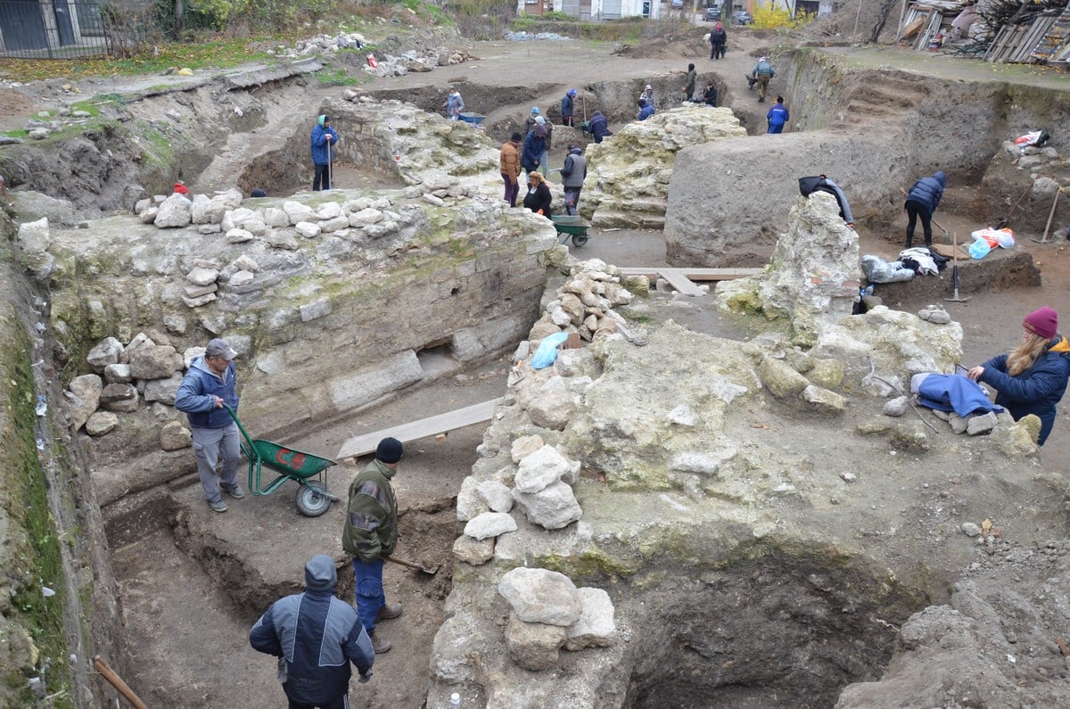 Продължават разкопките на античния град Бонония – снимки