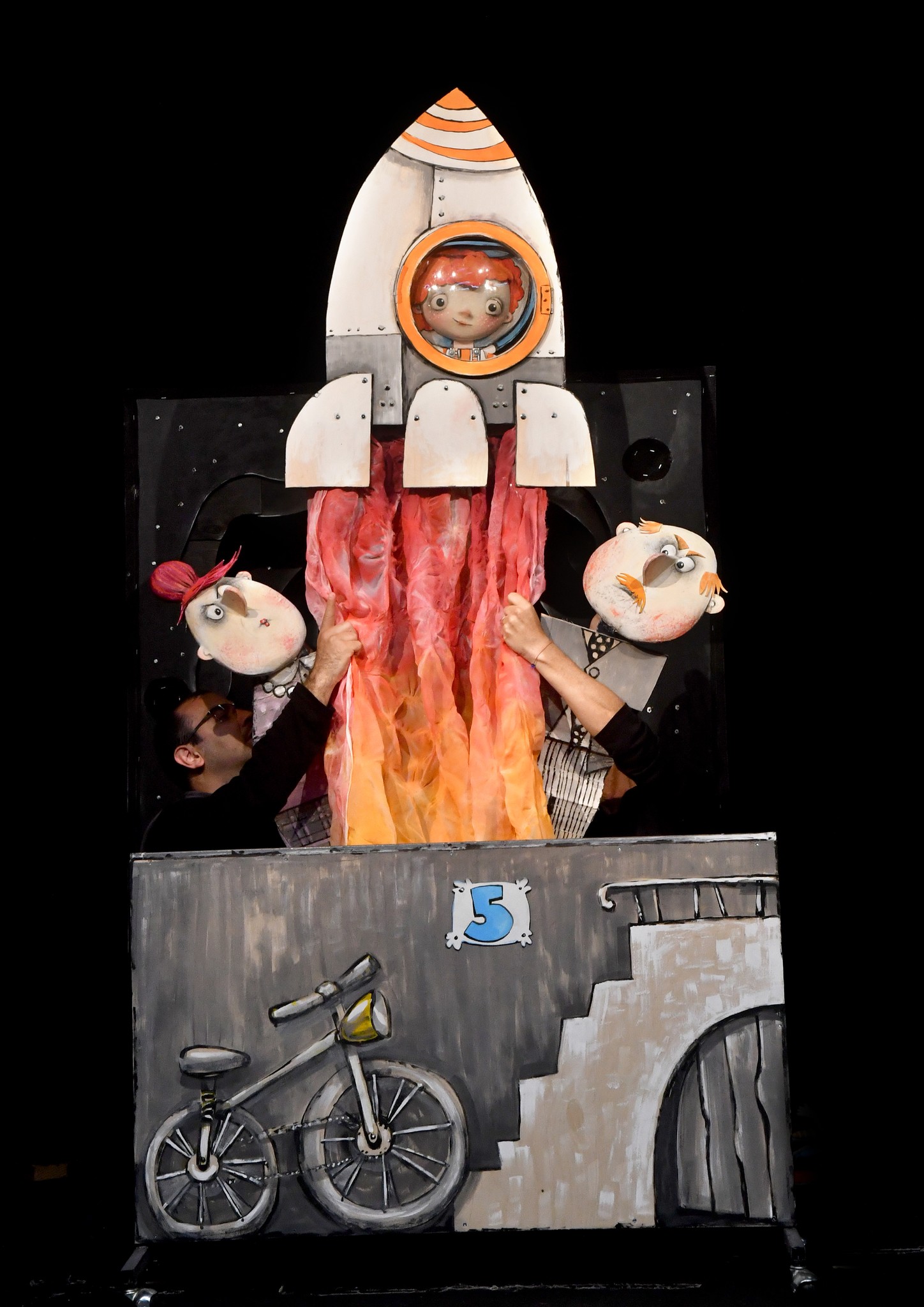 „Космически пакости“ на сцената на кукления театър във Видин – снимки