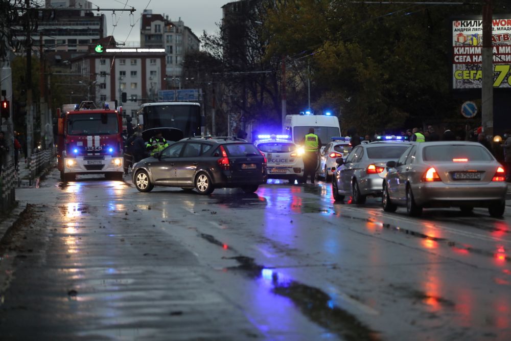 Шофьор причини тежка катастрофа в центъра на София при гонка с полицията