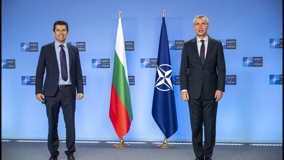 Премиерът Петков и генералният секретар на НАТО обсъдиха взаимодействието в областта на отбраната – видео