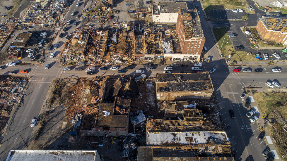 Над 70 са жертвите на опустошителните торнада в американския щат Кентъки – снимки, видео