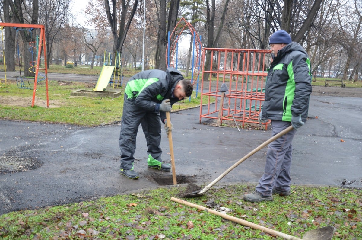 Почистени са дъждовните шахти в парк „Владикина бахча“ във Видин