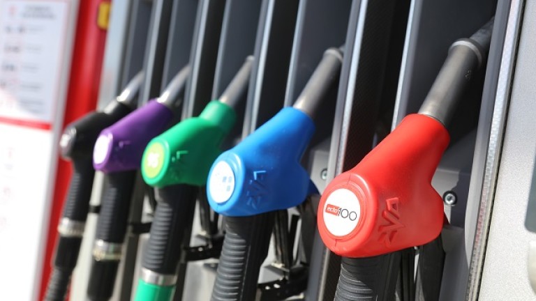Бензинът е поскъпнал средно с 30 стотинки за литър или над 11 на сто през март. Дизелът се продава над 3 лева за литър