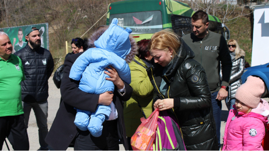 2,9 млн. украински бежанци, приети в съседните страни, са се преместили в други държави от ЕС