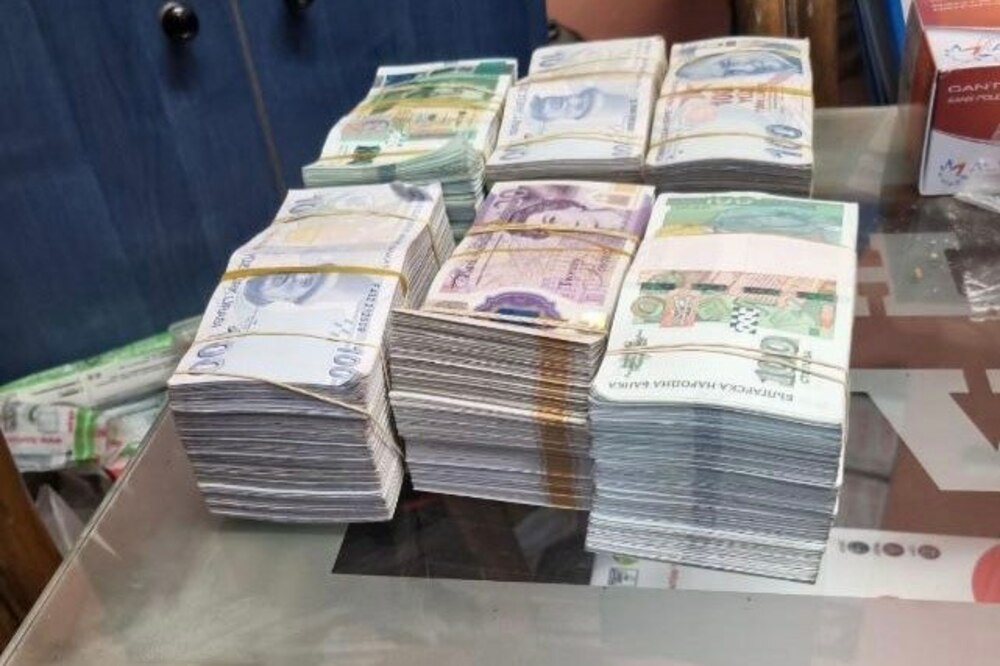 Обвинения за шестима, в чиито домове са открити чували с пари и ценности за над 1 млн. лв.