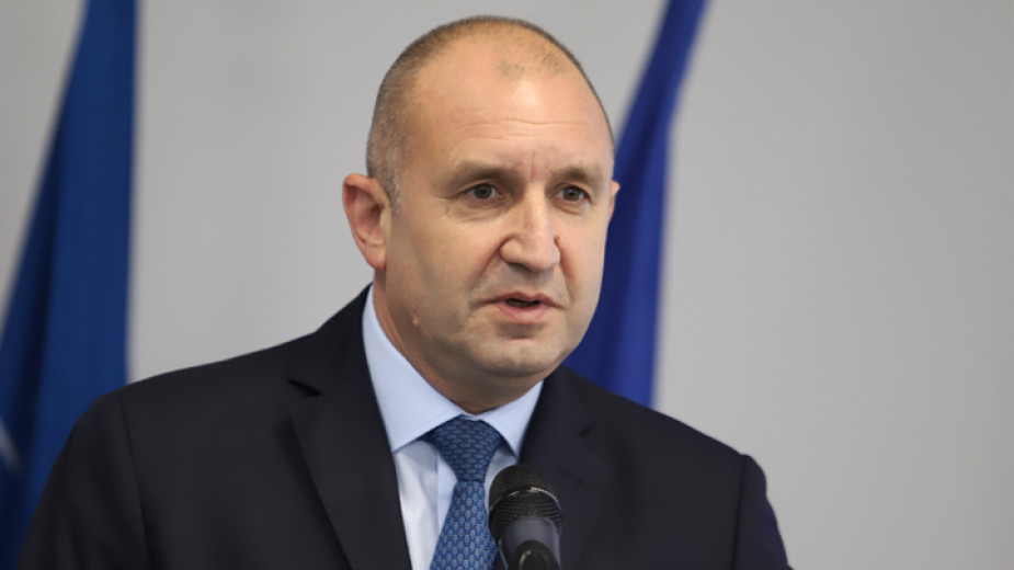 Радев призова Петков да свика заседание на Министерския съвет