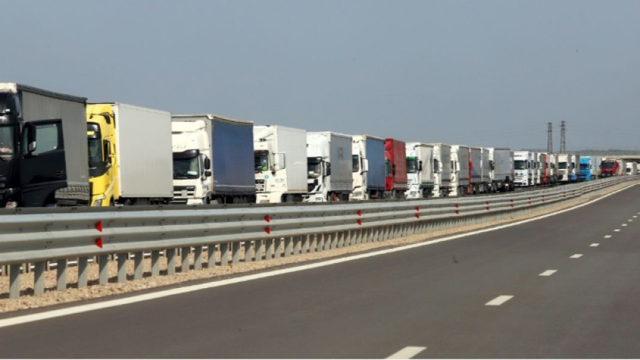 АПИ предлага ограничения за камиони над 12 т по магистралите през лятото