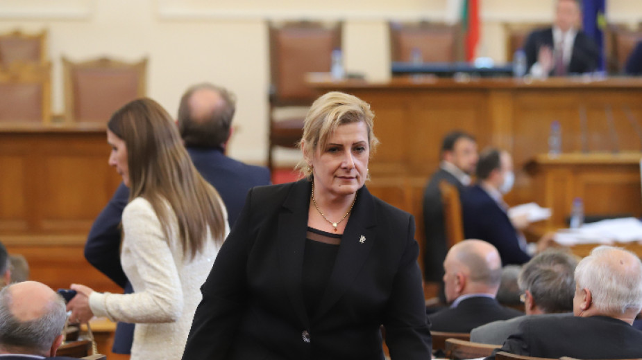 Елена Гунчева става независим депутат