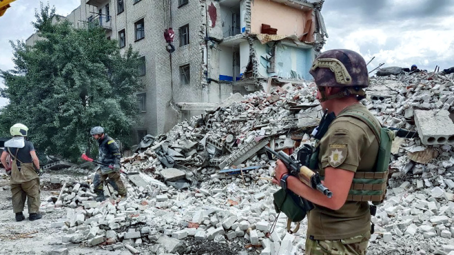 Поне 26 са жертвите на ракетния удар в украинския град Часов Яр