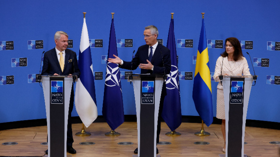 Посланиците в НАТО подписаха протоколите за присъединяването на Швеция и Финландия