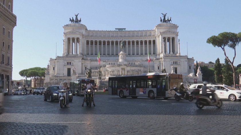 Спад на фондовата борса в Италия след началото на политическата криза