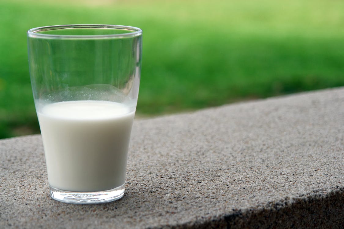 Мляко вместо вода: Нетрадиционни методи срещу жегите
