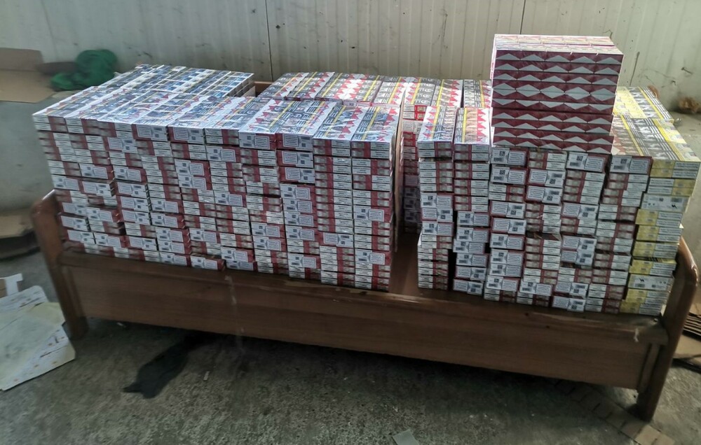 Митнически служители на „Дунав мост 2“ откриха недекларирани 100 000 къса цигари