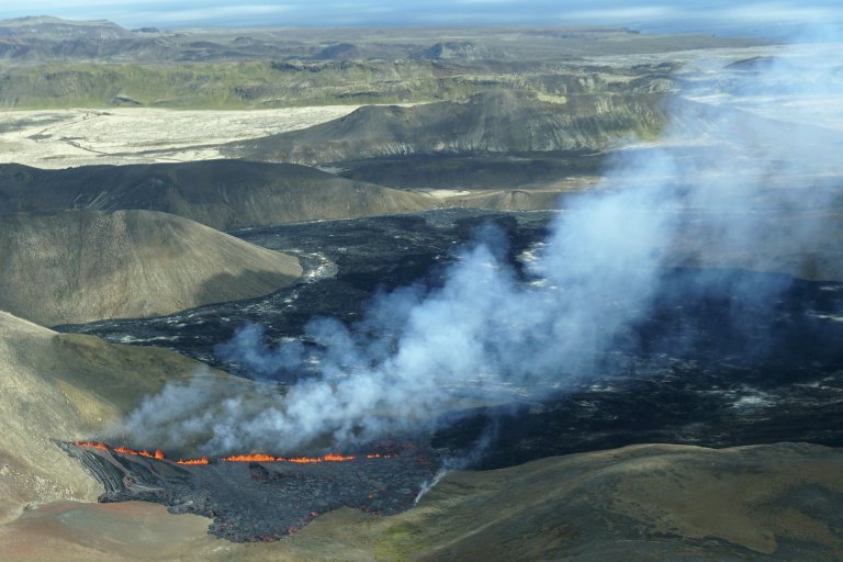 Изригна вулкан в Исландия