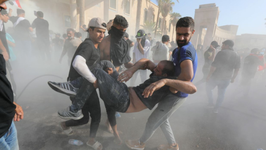 Най-малко 15 загинали и 200 ранени при сблъсъци в Багдад
