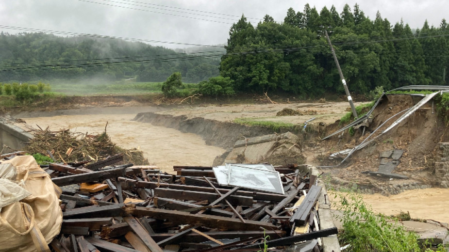 Евакуират над 200 хил. заради проливни дъждове в Северна Япония