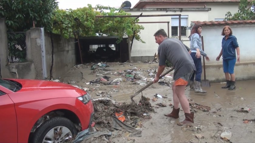 Проливен дъжд в Карлово, обявено е бедствено положение