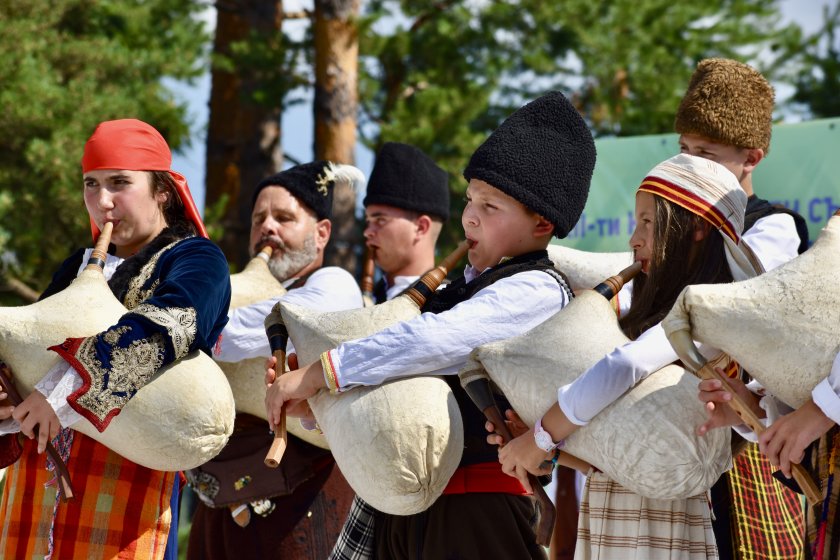 България пее и танцува в Копривщица – снимки, видео