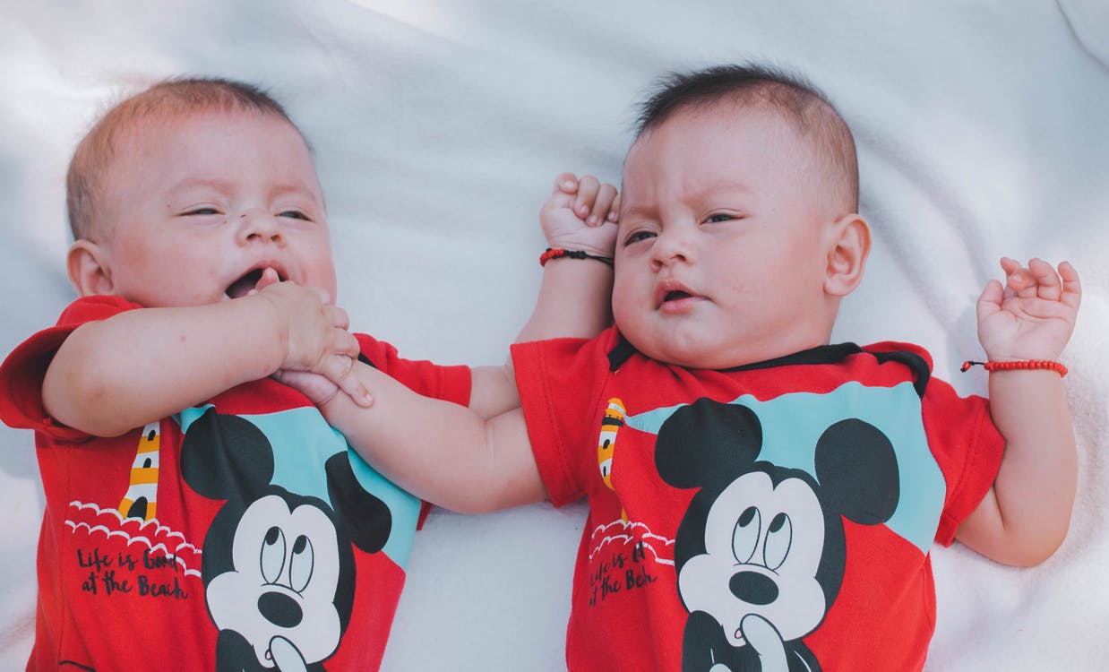Фризьорка роди две двойки близнаци наведнъж