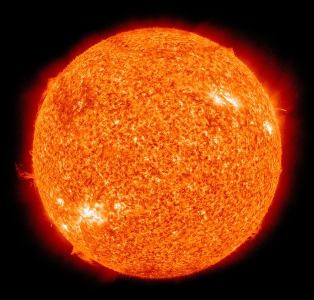 Астрономи разкриха далечното бъдеще на Слънцето