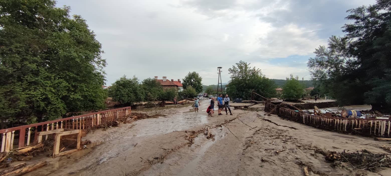 Частично бедствено положение в Карловско, наводнени са пет села – видео