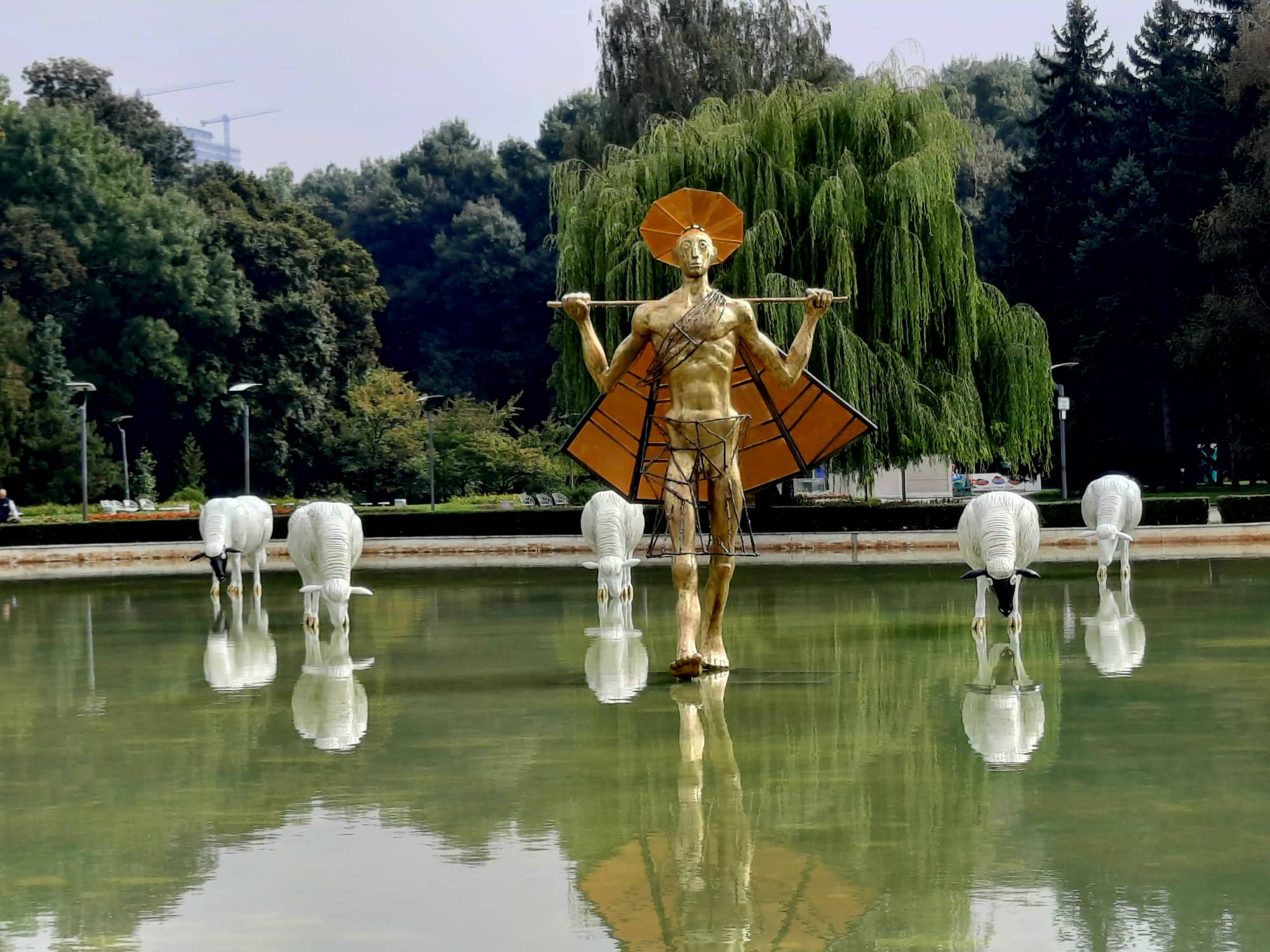 Скулптурата „Водна паша“ на Павел Койчев бшеше открита в Южния парк в София