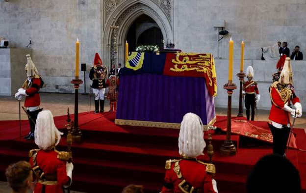 Радев ще присъства на погребението на кралица Елизабет II
