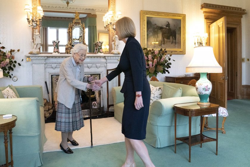 Кралица Елизабет Втора назначи Лиз Тръс за нов премиер на Великобритания – снимки