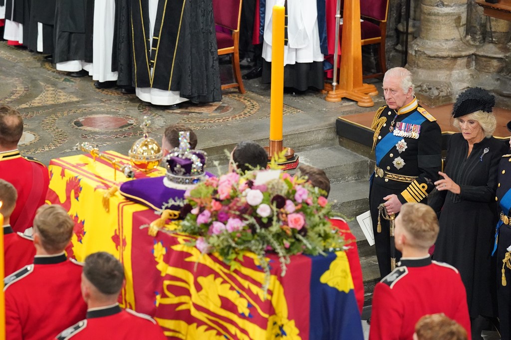 Започна държавното погребение на кралица Елизабет Втора – на живо