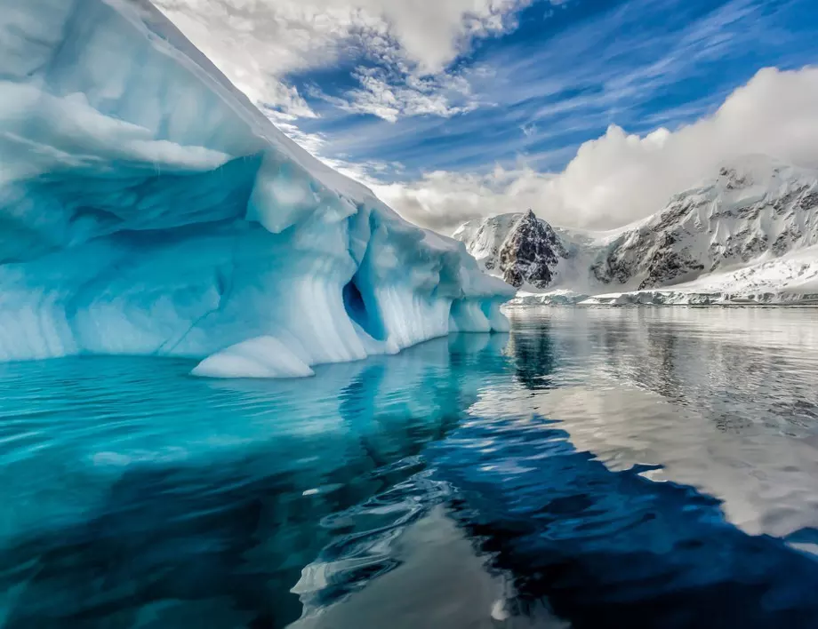 Под ледовете на Антарктида е открита 460-клм. река