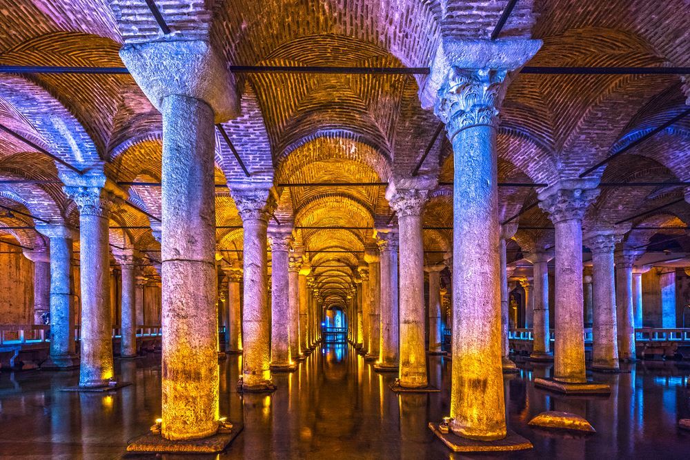 Цистерна, напомняща на потънал дворец – най-голямото съоръжение за вода в Турция