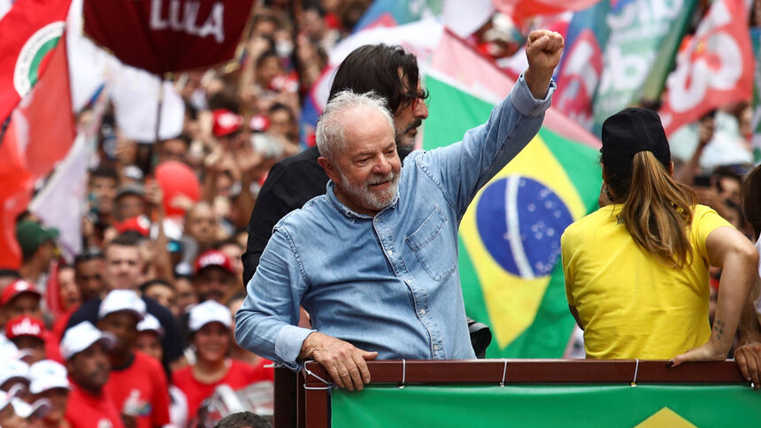 Лула победи Болсонаро и е новият президент на Бразилия