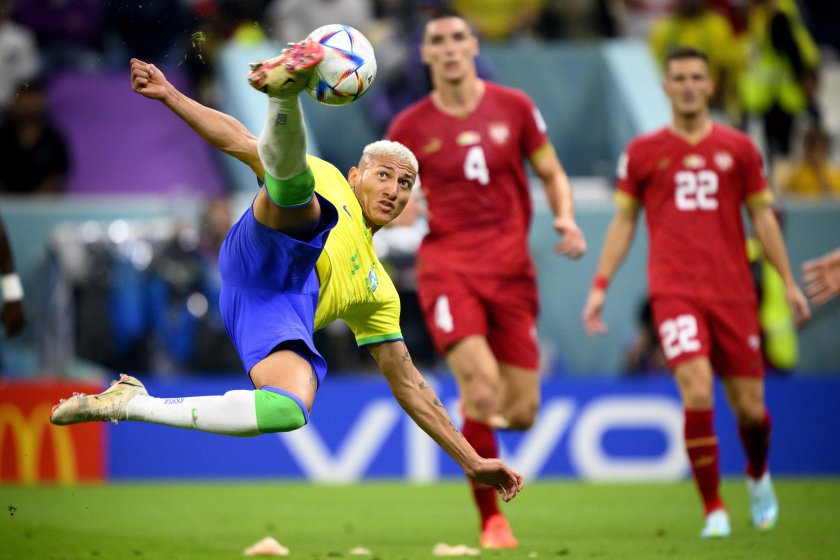 Дубъл на Ричарлисон изведе Бразилия до победен старт на Мондиала