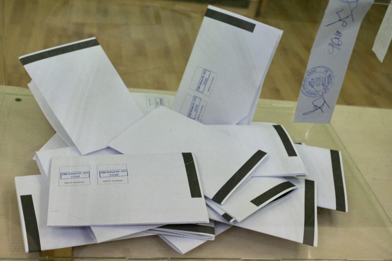 Депутатите върнаха хартиеното гласуване