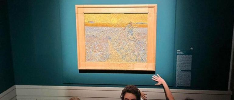 Екоактивисти хвърлиха супа от грах върху шедьовър на Ван Гог в Рим